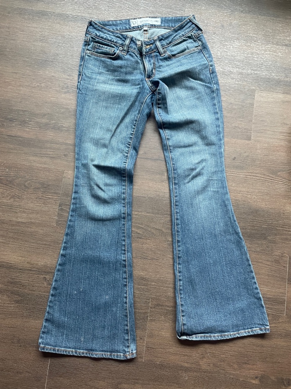 Women’s Bootcut Jeans in Medium Blue - Classic Denim